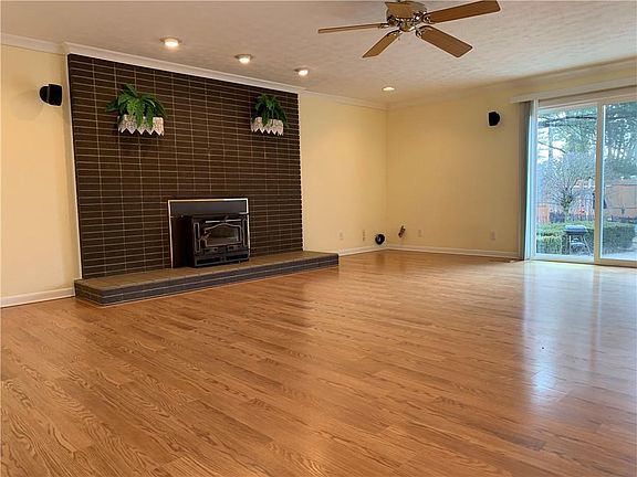 3rd image of 5601 Garden Dr