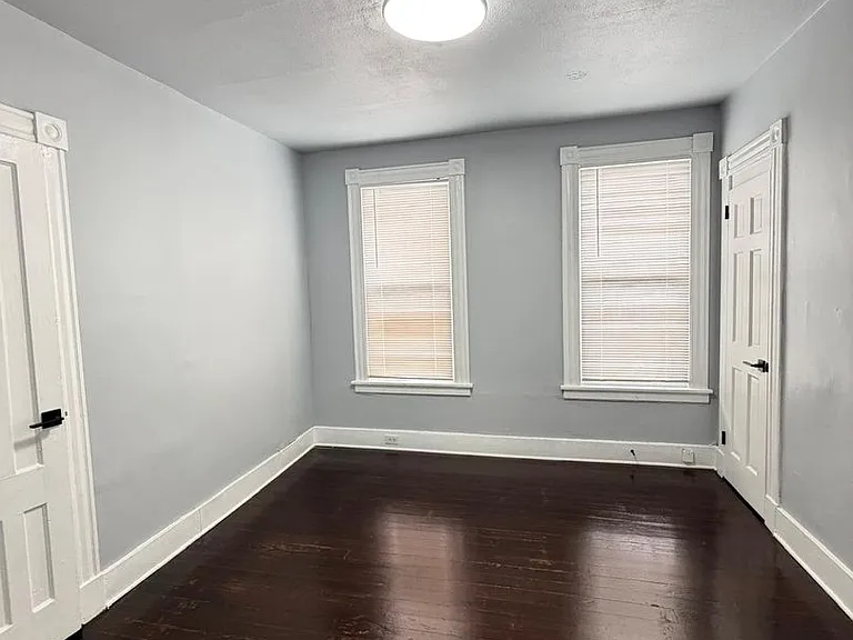 52 - 54 Farren — Photo 11