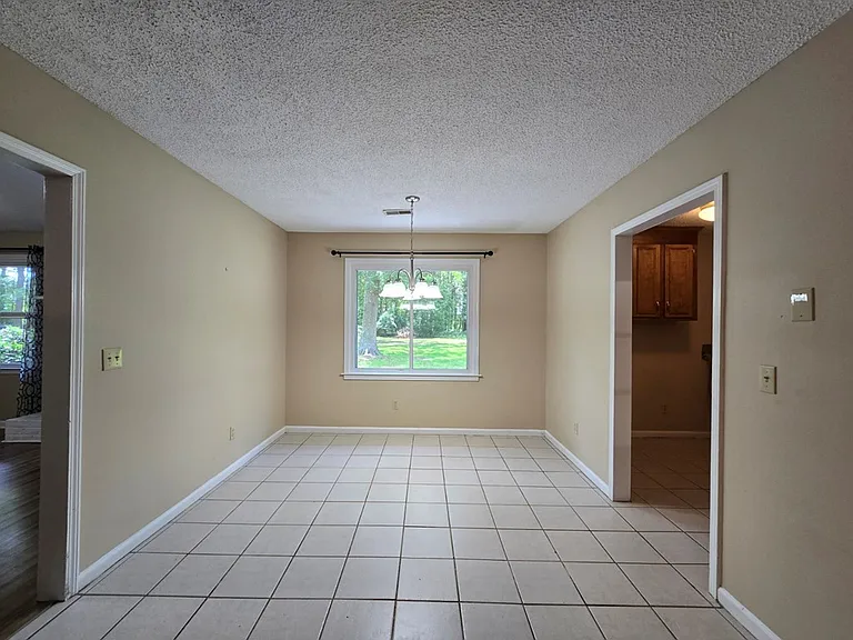 1520 Crowndale Dr — Photo 10