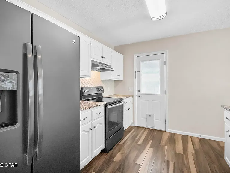 1815 Foster Ave — Photo 7