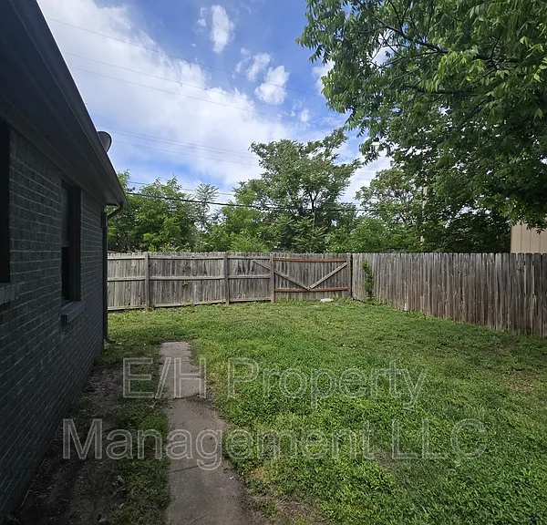 1010 E 8th St N — Photo 19
