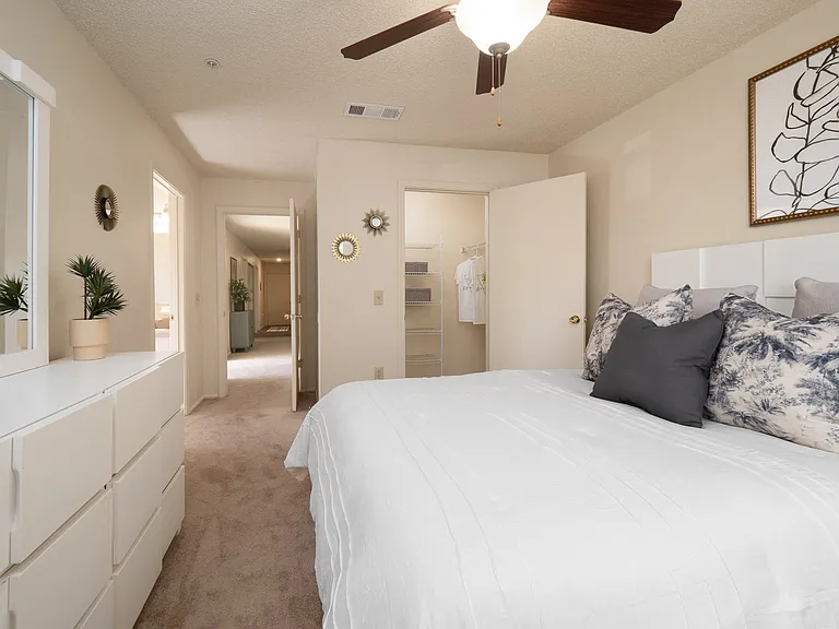 Stoneridge Apartments — Photo 37