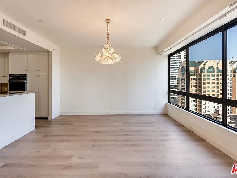 10551 Wilshire Blvd #1405 — Photo 25
