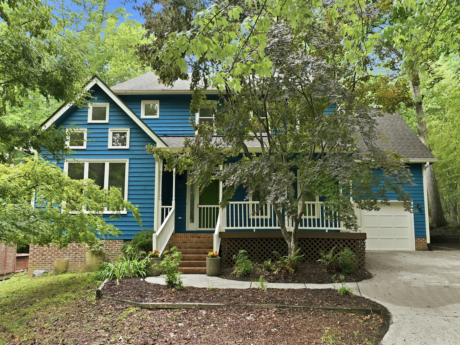 4 bed, 2.5 bath, 2413 sqft, $3,000 — Photo 1
