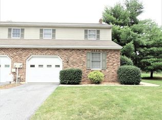 25 Glenbrook Rd, Leola, PA 17540