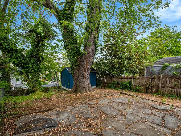 2340 Fairview Ter — Photo 25