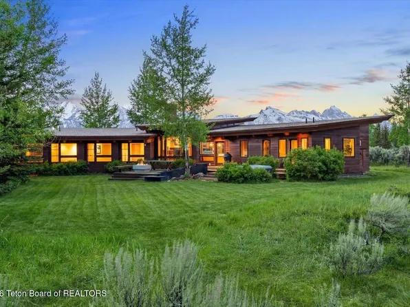 130 Stinnett Dr, Jackson, WY 83001