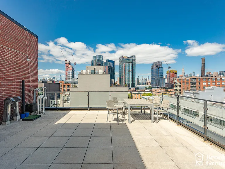 56 Box St #3A — Photo 9