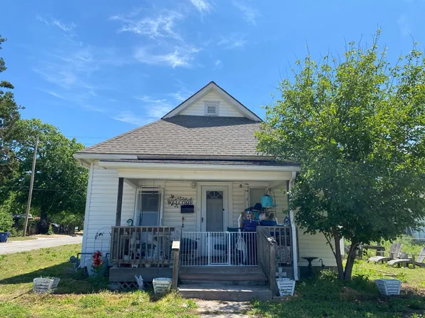 144 N Meridian Ave, Valley Center, KS 67147