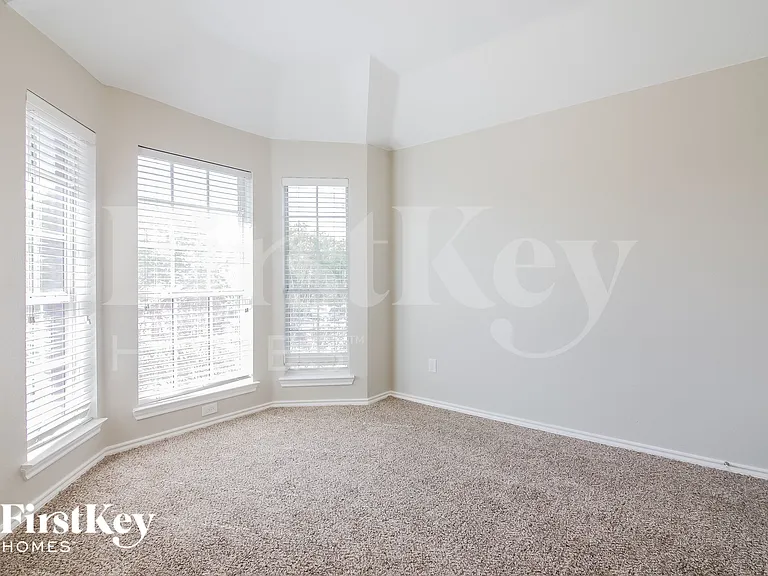 6605 Sandgate Dr — Photo 12