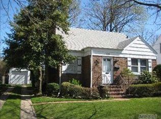 59 Lamberson St, Valley Stream, NY 11580