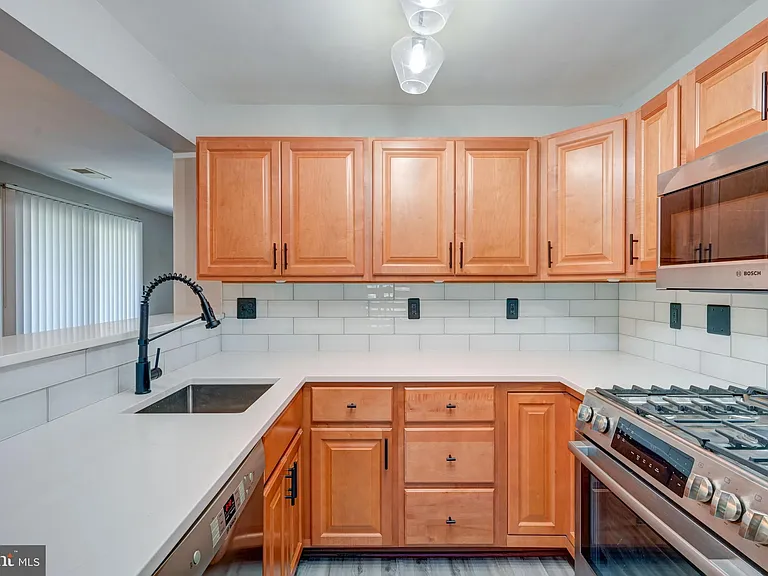 8905 Stone Creek Pl #102 — Photo 9