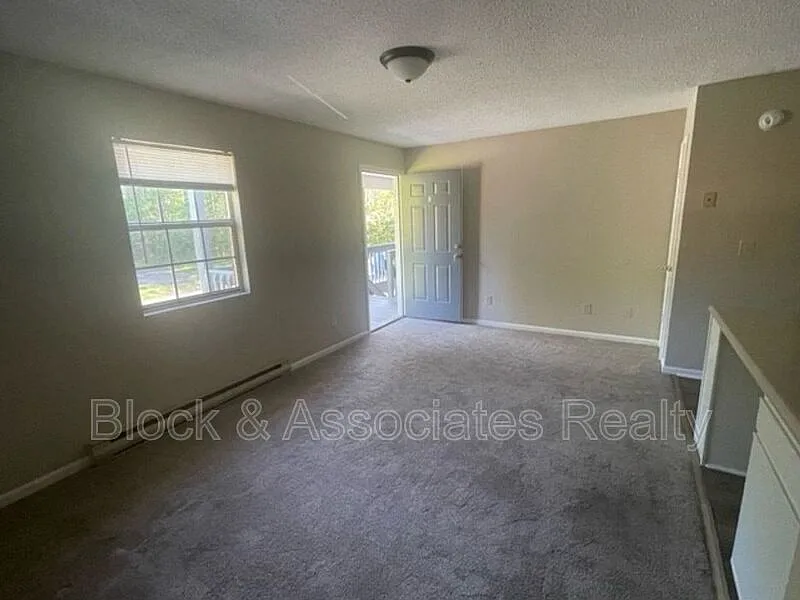 1 bed, 1.0 bath, $720 — Photo 3