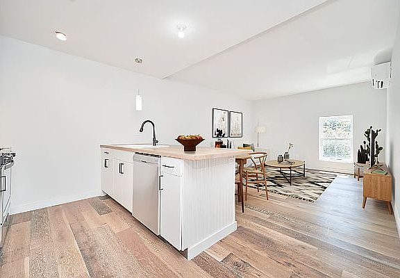 4th image of 943 Bergen St #308
