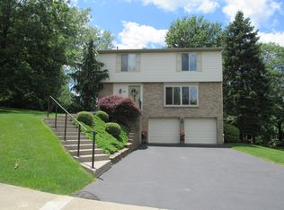 10056 Firethorn Dr, North Huntingdon, PA