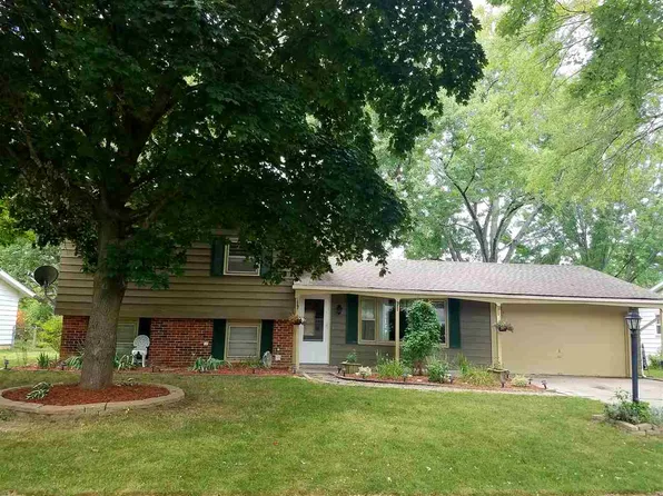 1911 Coronet Dr, Fort Wayne, IN 46815