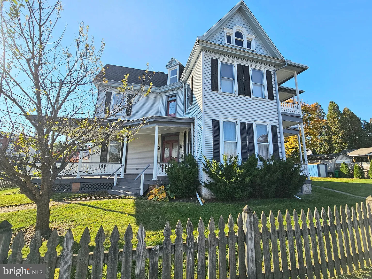 536 N West St photo 1