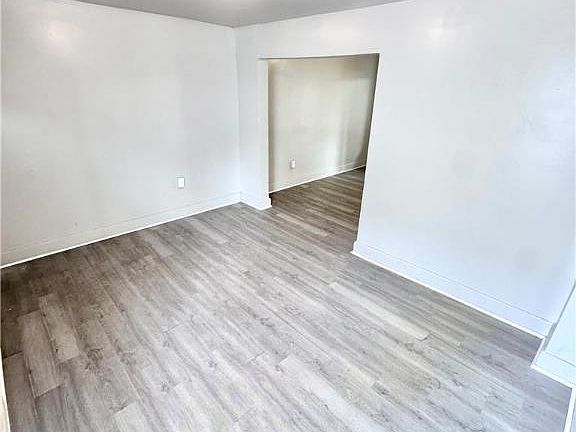 5th image of 35 Spruce St