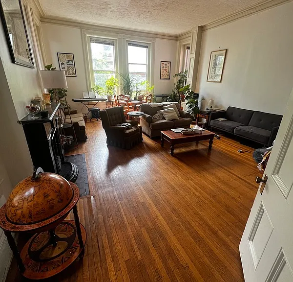 500 W Franklin St #4 — Photo 2