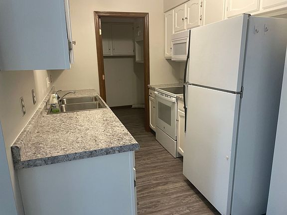 3rd image of 3027 W Capital Ave Ste 16