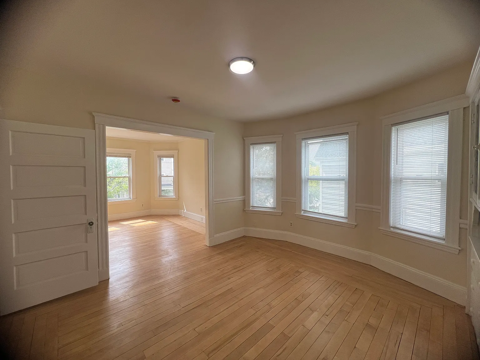3 bed, 1100 sqft, $3,500 — Photo 3