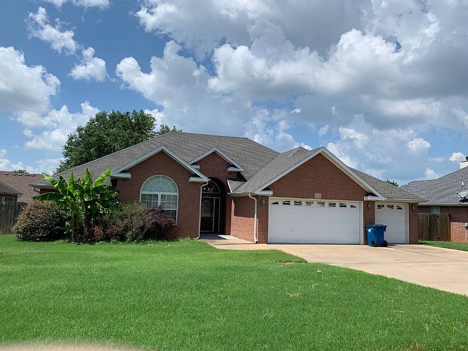 1st image of 602 SE Cambridge Pl