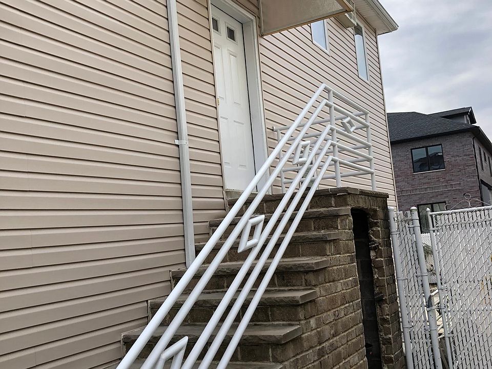 1st image of 230 Swinnerton St Floor 2