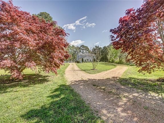 5th image of 67 Susan Ln