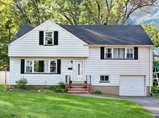 928 Country Club Dr, Teaneck, NJ 07666