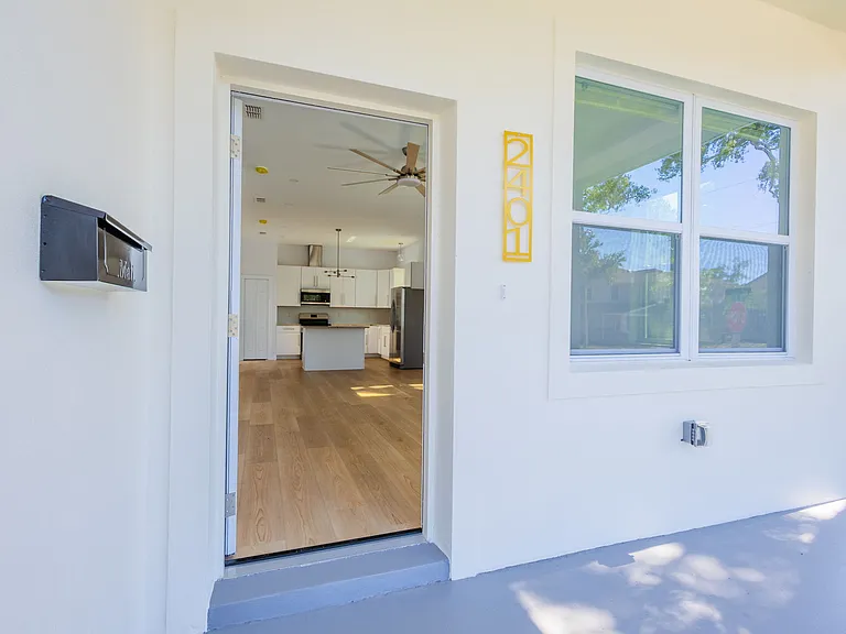 2401 10th Ave S #1 — Photo 2
