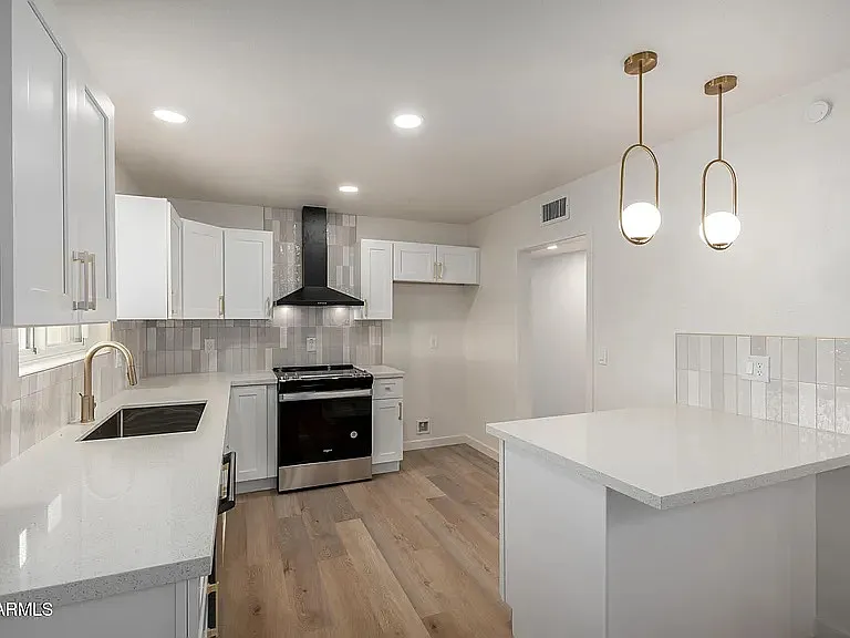3939 W Harmont Dr — Photo 4