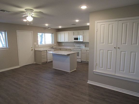 3rd image of 1102A Cheryl Ln
