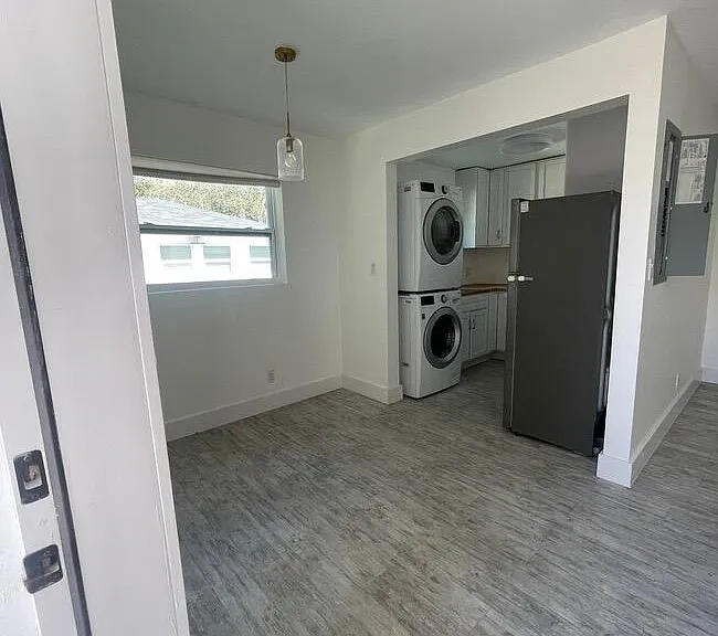 35 SW 6th St #3 — Photo 2