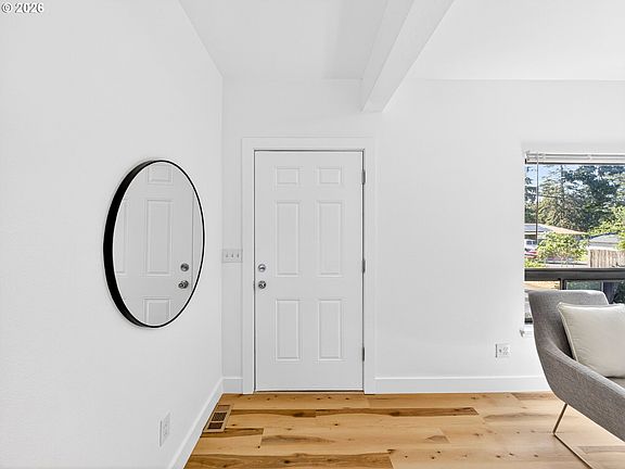 3rd image of 863 Linn Ave