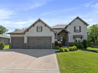 8010 NW Roberts Rd, Weatherby Lake, MO 64152