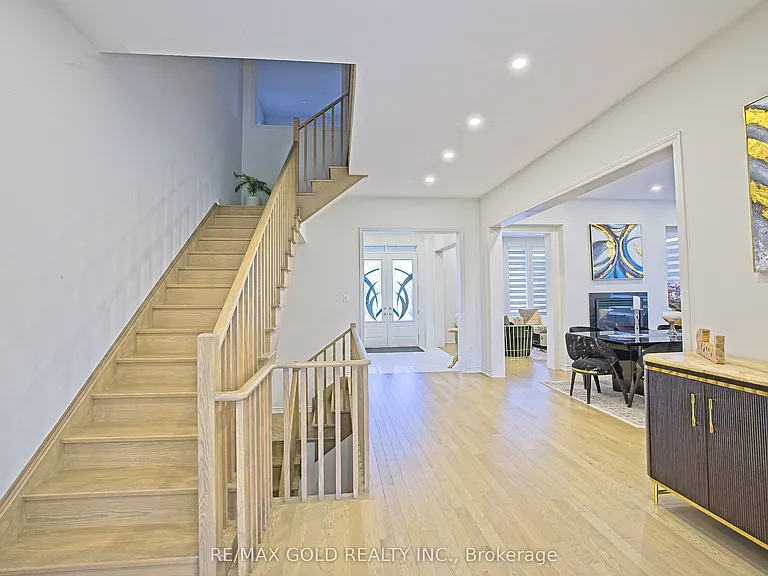 19 Marigold Blvd — Photo 27
