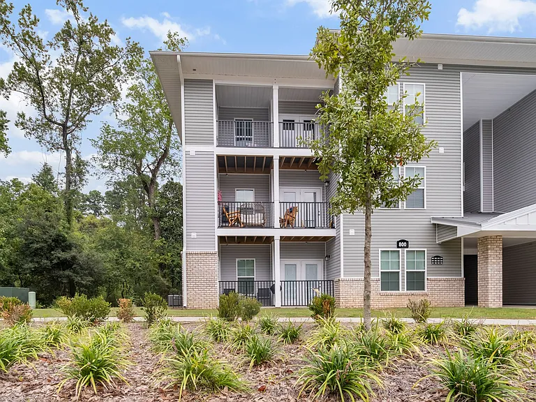 Richmond Place Luxury Apartments — Photo 26