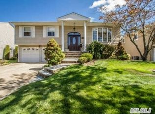 3003 Bond Dr, Merrick, NY 11566