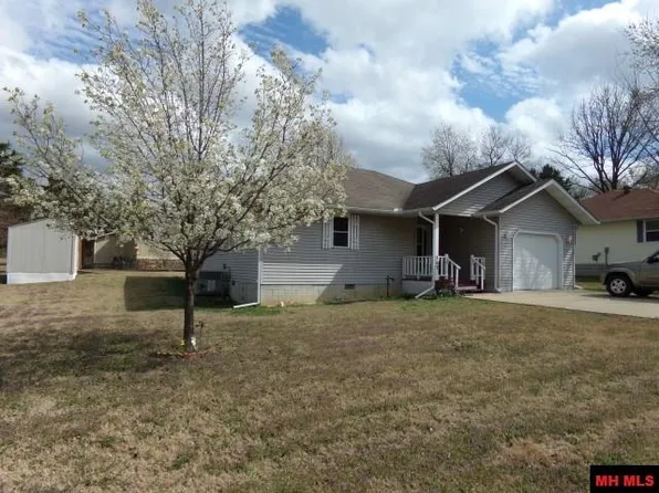 303 South St, Flippin, AR 72634