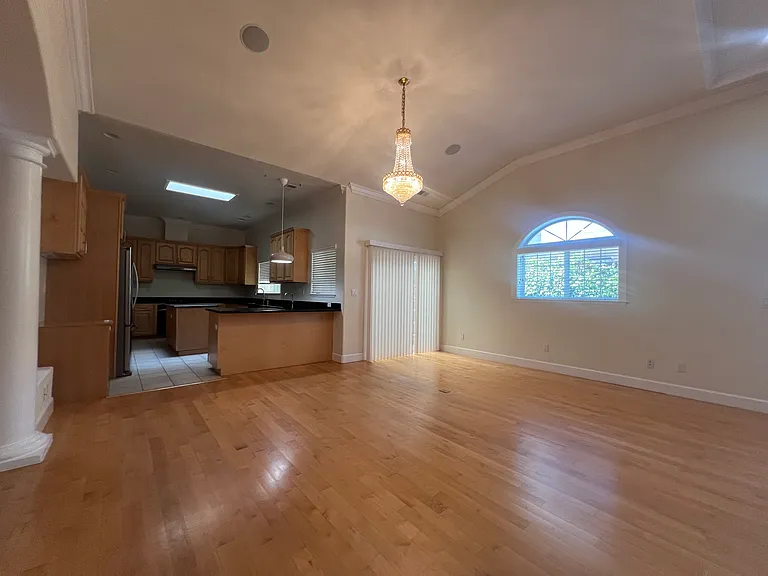 343 Franklin St — Photo 5