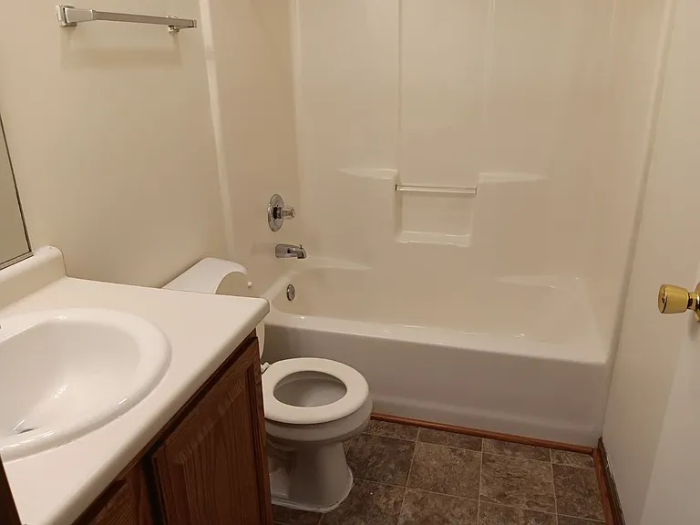 545 W Grand Ave — Photo 7