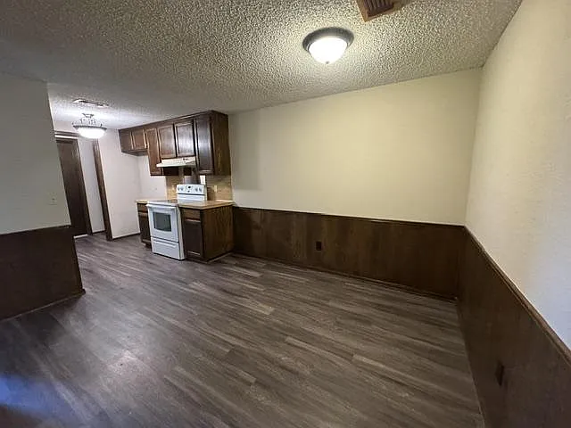 512 Nimrod Rd — Photo 4