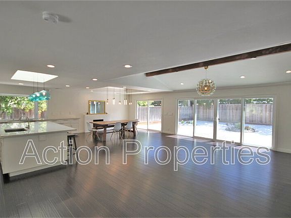 4th image of 1074 Highlands Cir