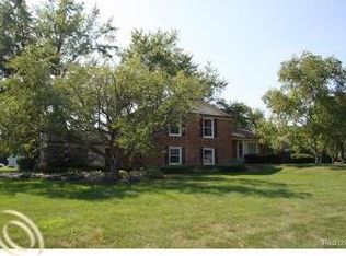 6180 Buxton Dr, West Bloomfield, MI 48322