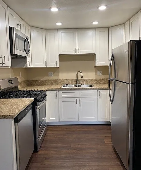 Elmwood Apartments — Photo 48