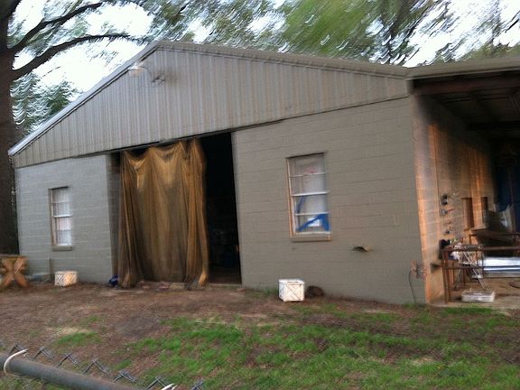 6-stall barn