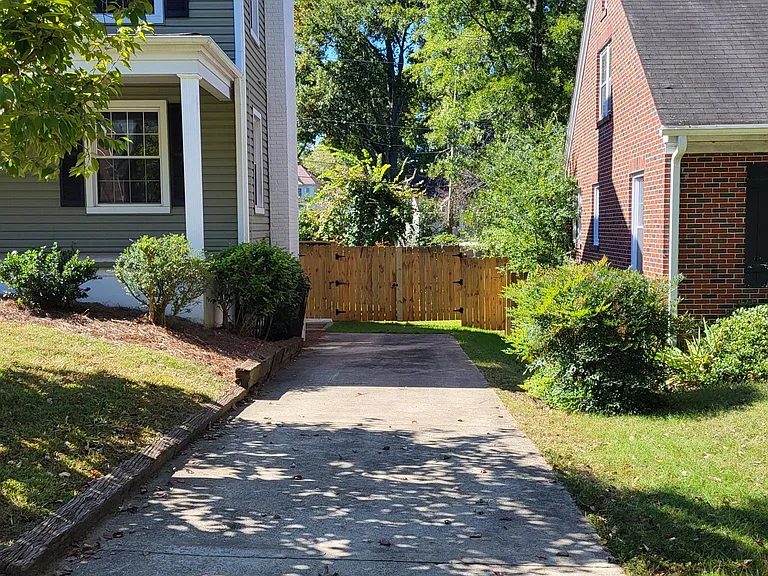 121 Kenilworth Ave — Photo 2