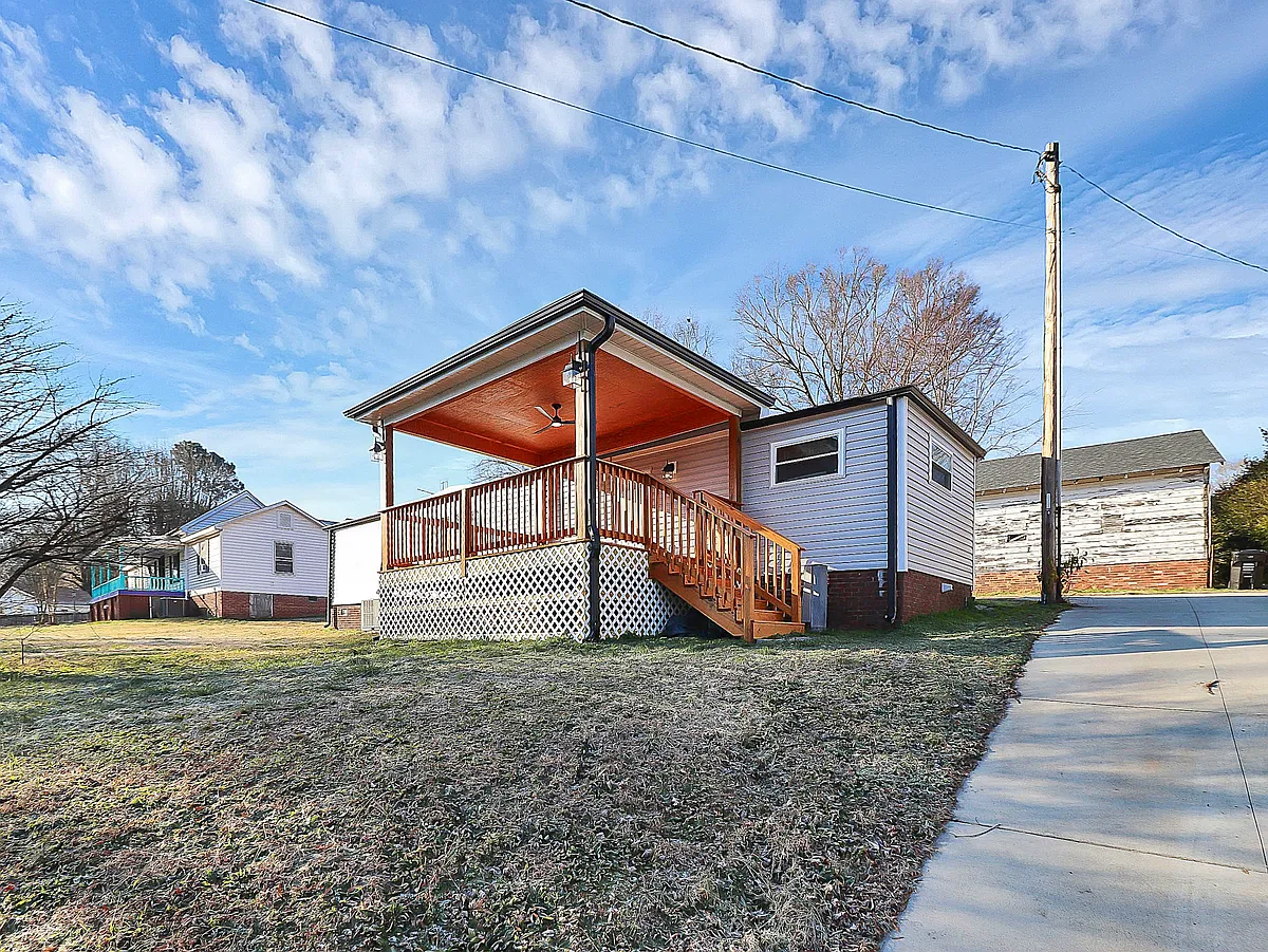 Building Photo - 146 Swink St SW