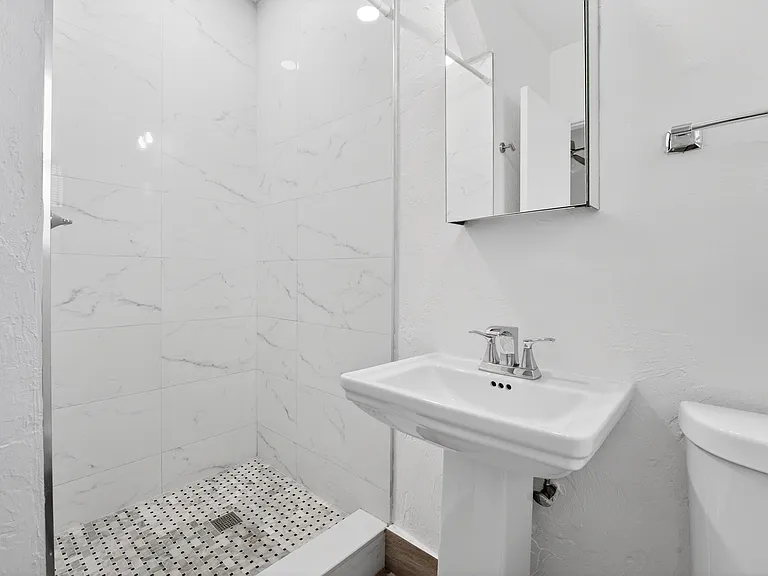 412 SE 16th St #3A — Photo 24