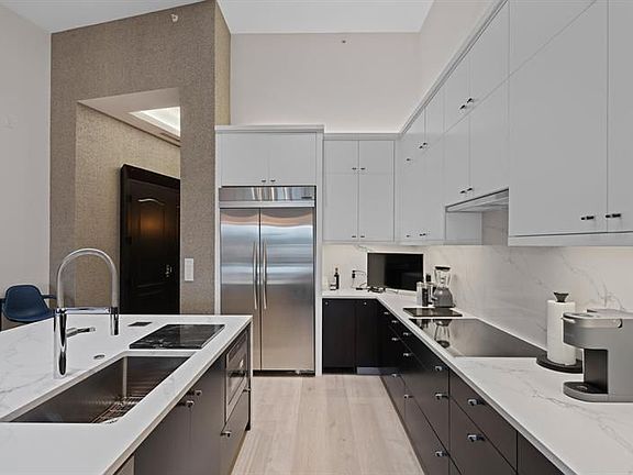 4th image of 201 S Narcissus Ave APT 402